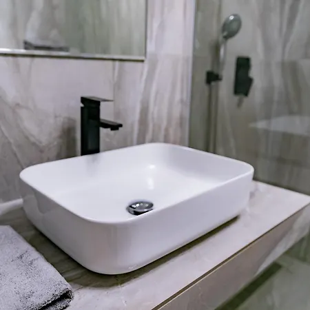 Motel1- A Megfizetheto Luxus! Дунауйварош