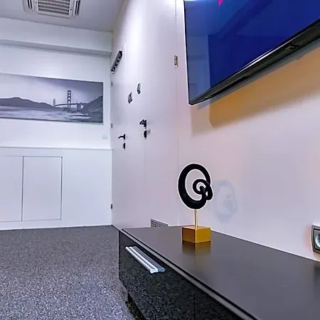Motel1- A Megfizethető Luxus! Apartmanhotel