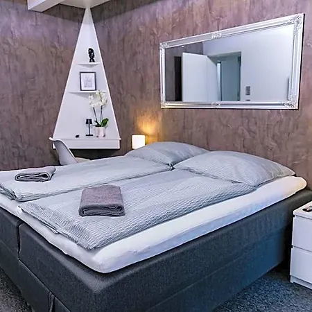 Motel1- A Megfizethető Luxus! Apartmanhotel 3*